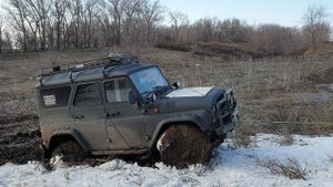 Уаз на белках/ГЛУБОКО В ГРЯЗИ/Тащим лебедкой уаза/Один в поле