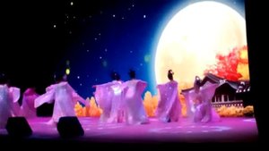 Chinese dance "Rainbow and feather outfit". Китайский танец "Наряд из радуги и перьев"