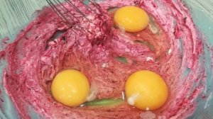 Кексы с вареньем из черной смородины