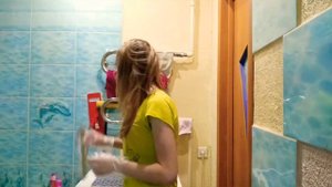 Окрашивание волос дома в два цвета