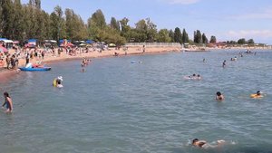 Озеро Иссык-Куль. Лето. Киргизия