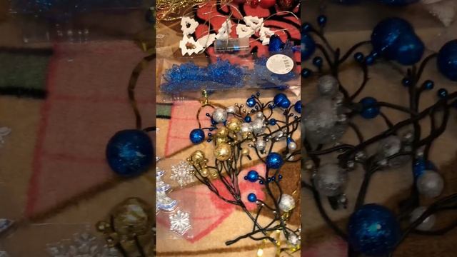 Мишура, гирлянды, елочные игрушки украшения для елки смотреть онлайн