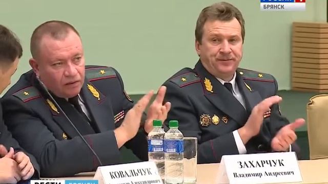 Лучших полицейских чествовали в правительстве Брянской области