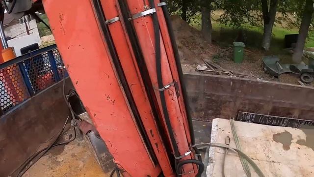 Постройка погреба. Часть 5. Укладка плит перекрытия смотреть онлайн