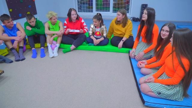 ЧЕРЛИДЕРШИ КЛЕИЛИ ДРУГИХ ПАЦАНОВ!!! БЫЛО ИЛИ НЕ БЫЛО? ЧТО УЗНАЛИ БАСКЕТБОЛИСТЫ? смотреть онлайн