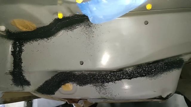 Subaru Baja, нанесение распыляемого герметика на днище. смотреть онлайн