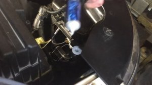 Замена лампы ближнего света H4/H5/H7 на примере Volkswagen Transporter T5