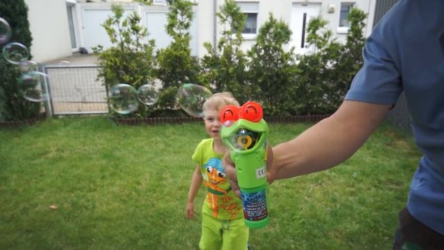 МЫЛЬНЫЕ ПУЗЫРИ MAGIC BUBBLES пускаем разные пузыри и нелопающиеся мыльные пузыри