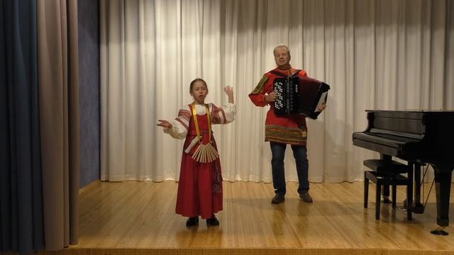 1. «Дождик, дождик, лей, лей, лей» (закличка)  .2. «Погляжу я из окошка» (Самарские припевки)