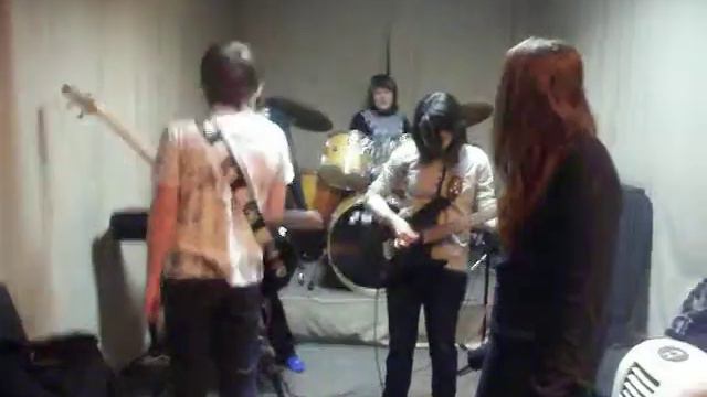 Никто не любит басистов смотреть онлайн