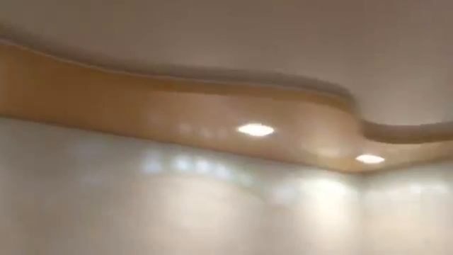 Двухуровневый натяжной потолок сатин белый и глянцевый 511 смотреть онлайн