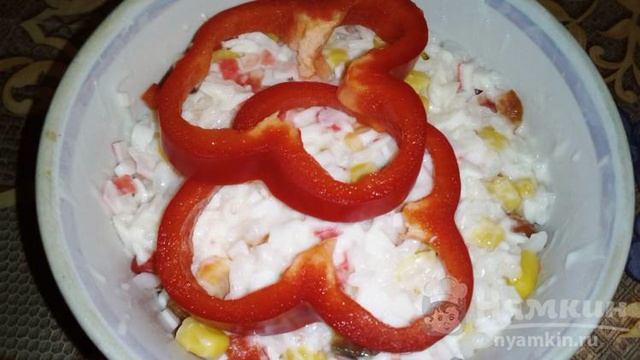 Крабовый салат с болгарским перцем и рисом