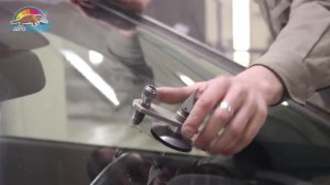 Ремонт крупного скола на лобовом стекле автомобиля в "АвтоТОТЕММ"