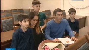 Глава Адыгеи вручил многодетным семьям документы на землю