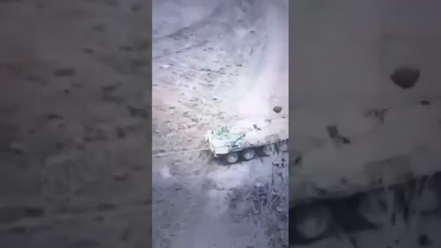 Российский боец ловко уворачивается от удара дрона смотреть онлайн