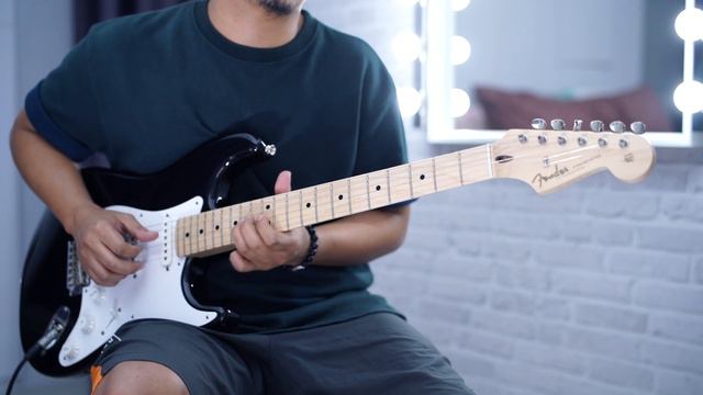 Wonderful Tonight - Eric Clapton (Melody) Fender Eric Clapton Custom Shop смотреть онлайн