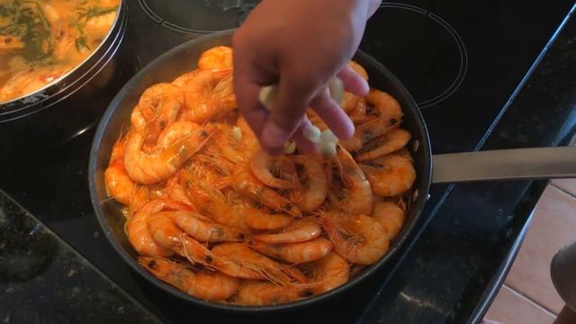Креветки на сковороде. Как готовят креветки на Кипре.