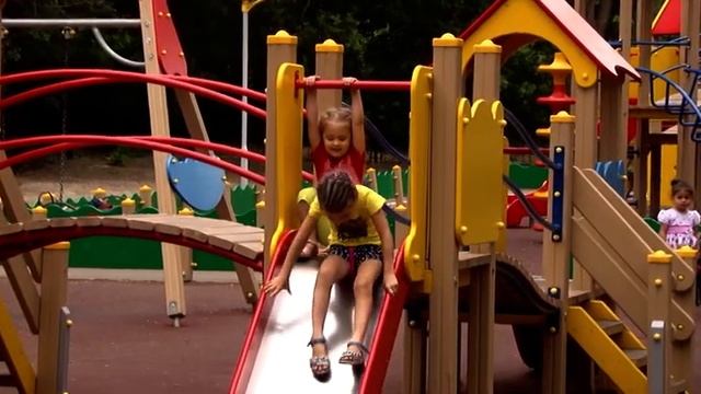 В Саратове на детские площадки пришли прокуроры смотреть онлайн