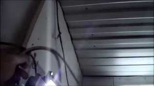 Простое крепление LED прожектора на стенку .