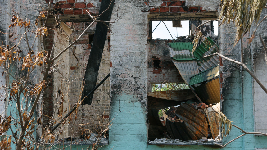 Несмотря на опасность: жители Белгородской области восстанавливают свои дома