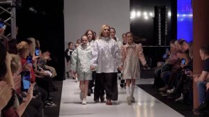 Октябрь 2023. Неделя моды в Екатеринбурге. Наша Яночка🥰 Бренд "Любимое платишко". общий выход