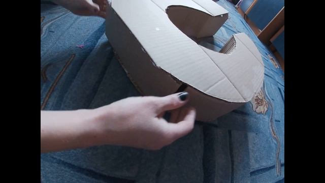 Пятёрка. Поделка из картона, клея, салфеток и канцелярских скобок. смотреть онлайн