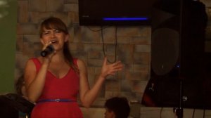 Подружка невесты поёт на свадьбе 2