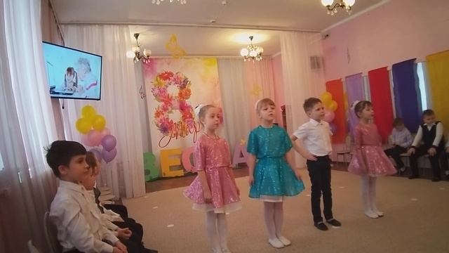 песня "Наша бабуля" музыка Людмилы Горцуевой, слова Антонины Гринюк смотреть онлайн