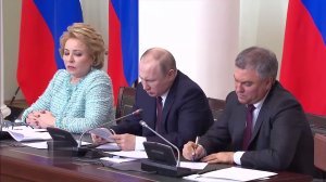 Путин о своём почерке:  «Нарисовал как курица лапой»