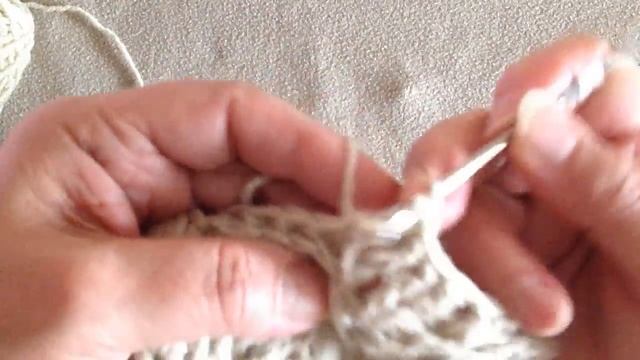 шапочка с листьями 2 вязанная рельефными столбиками, ,часть 3
