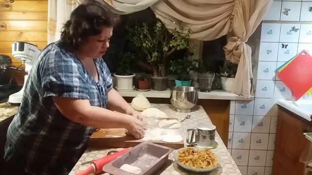 Хлеб и пирожки из одного теста....и тут пришел помощник!!! смотреть онлайн
