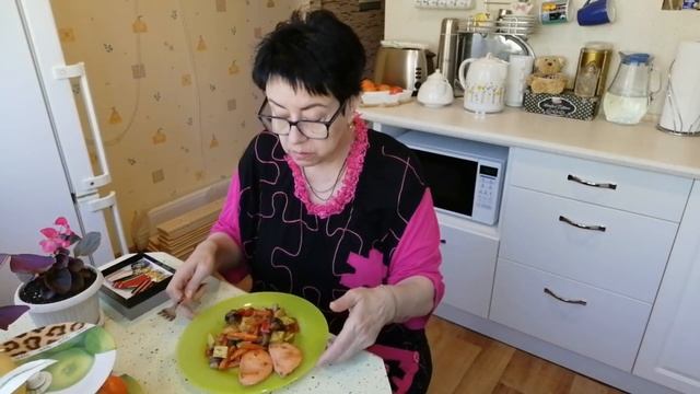 270. Мукбанг. "Два кусочека колбаски..."? Мои всем поздравления!!! #Деньпобеды#мукбанг#влог#завтрак