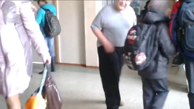 Весельчак трясет жирком смотреть онлайн