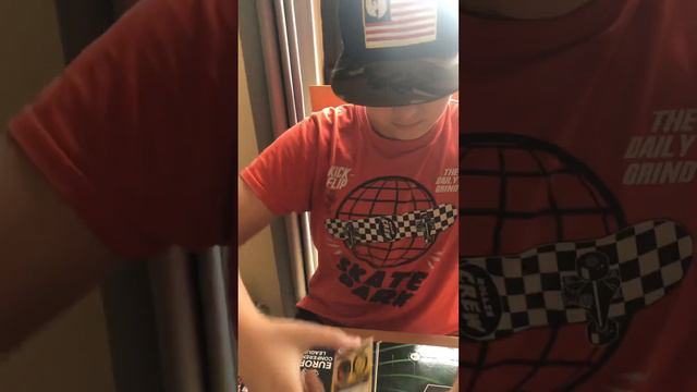 Обзор распаковка карточек покемон и футбольные #покемон #футбол #обзоригр #распаковка смотреть онлайн