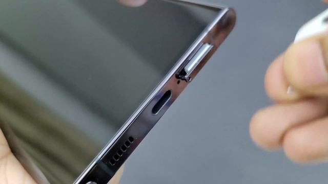 Galaxy S22 Ultra - How to Insert SIM Card смотреть онлайн