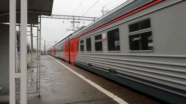 Электропоезд ЭТ4А 002, пл. Университетская смотреть онлайн