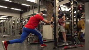 Выпады со штангой для ягодичных мышц  Лучшие упражнения для ягодиц от фитнес тренеров клуба Мд Фит