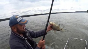РЫБАЛКА В ИЮНЕ! ЛОВЛЯ ЛЕЩА- 35kg/Catching a BREAK in June from a boat on a FISHING rod.