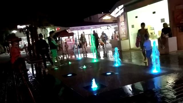 Вечером на набережной. Алушта.
