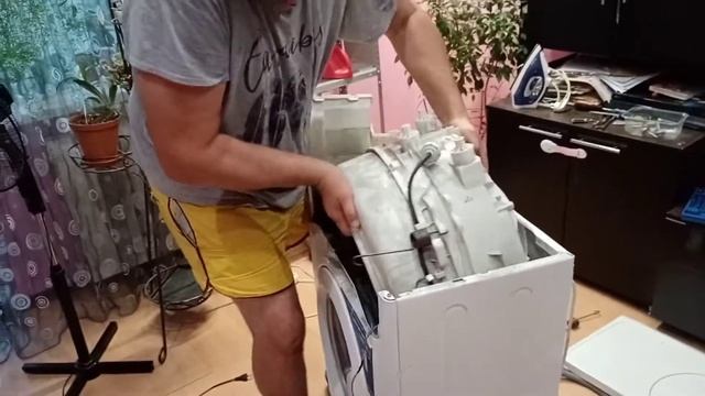 Замена подшипников барабана  в неразборном(цельнолитом) баке стиральной машинки Индезит. Часть 1