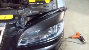 Вырезаем реснички на фары с помощью ленты WrapCut