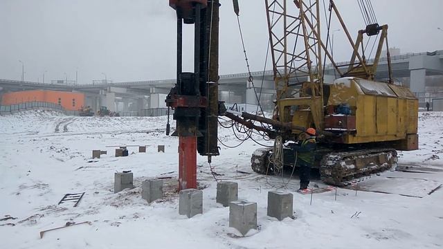 Забивка свай добойником, ниже уровня поверхности земли. Мостовые сваи С14.35 Т5 смотреть онлайн