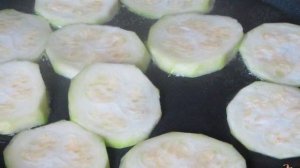 Картофель с кабачками под сметанным соусом.