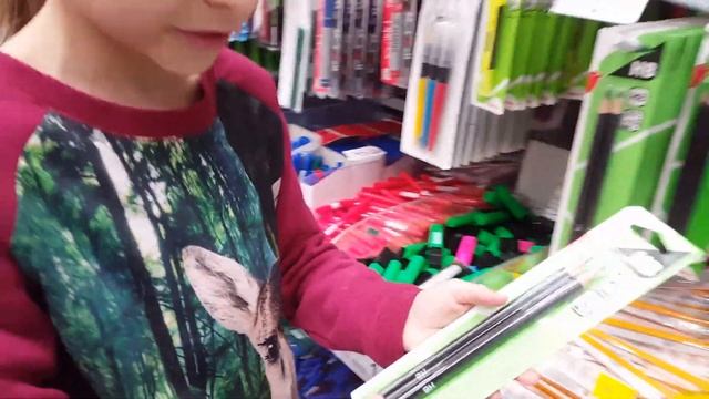 ПОДАРКИ НА 23 ФЕВРАЛЯ И 8 МАРТА / АШАН / ОБЗОР ИГРУШЕК / ВЛОГ АЛИСЫ смотреть онлайн