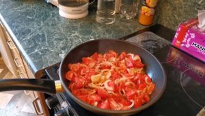 Очень вкусная, лёгкая в приготовлении Поджарка из помидор