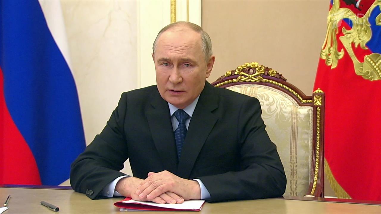 Вопрос нейтрализации угроз на орбите Владимир Путин обсудил с постоянными участниками СБ РФ