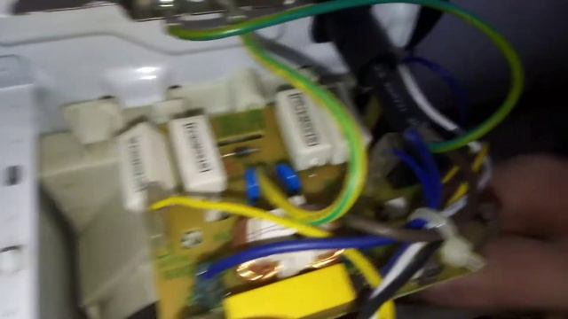 Искрит микроволновка, РЕМОНТ СВЧ, трещит? прогорела слюда и колпачок. Ремонт микроволновки DEXP св смотреть онлайн