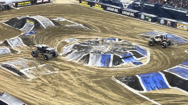 Monster Jam- Indianapolis 2024- Grave Digger and Max-D performance!!! смотреть онлайн