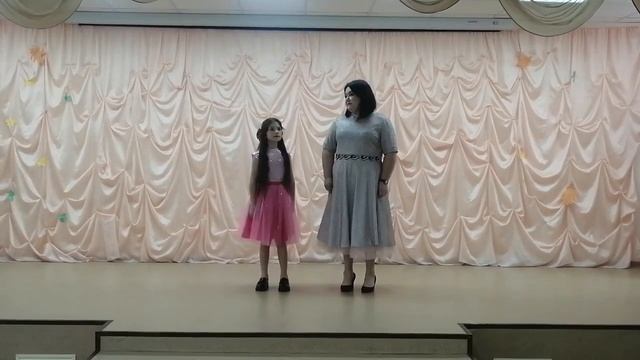 Семейный ансамбль "Мама и дочка" песня "Дорогою добра" Муз.-М. Минков, Слова- Ю.Энтин смотреть онлайн