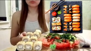 MUKBANG | СУШИ И РОЛЛЫ | салат | ЛУЧШАЯ ПОДРУГА | ДРУЖБА MUKBANG #MUKBANG #наггетсы #калашникова #MU